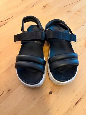 Women’s  Black Platform Strap Sandals
